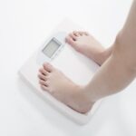 体脂肪率の平均はどれくらい？年齢別の目安や落とし方を解説